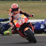 Berdasarkan regulasi MotoGP,… harusnya Marc Marquez kena diskualifikasi… jelas banget kok …!!!
