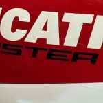 Kembali lageee ke Ducati Monster,… memang uniiik dan tidak bisa tergantikaaan …???